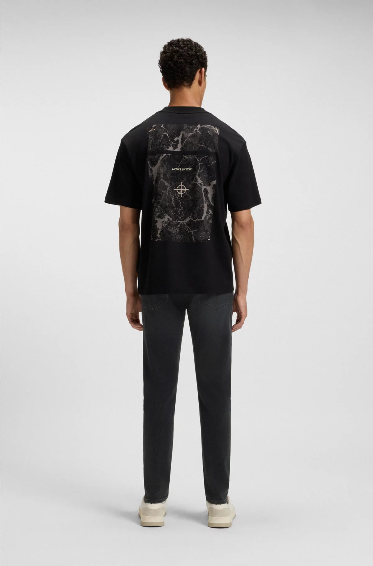 TAPERED-FIT JEANS IN BLACK COMFORT-STRETCH DENIM